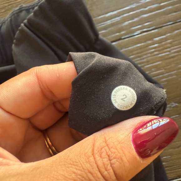 Lululemon On The Fly Joggers Women's Size 2 Black Drawstring Elastic Waist sport - Picture 6 of 6